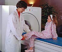 Foto de un paciente en un escáner